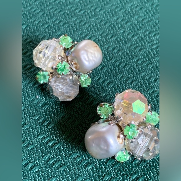 Vintage Vogue 1950s Cluster Earrings Clip On Green Rhinestone with Crystal Beads - Picture 5 of 9